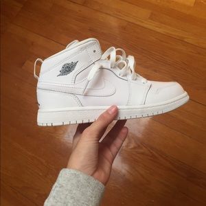 all white jordan 1’s